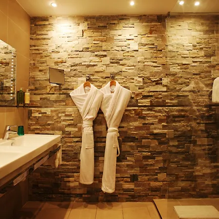 Hotel De France 4*